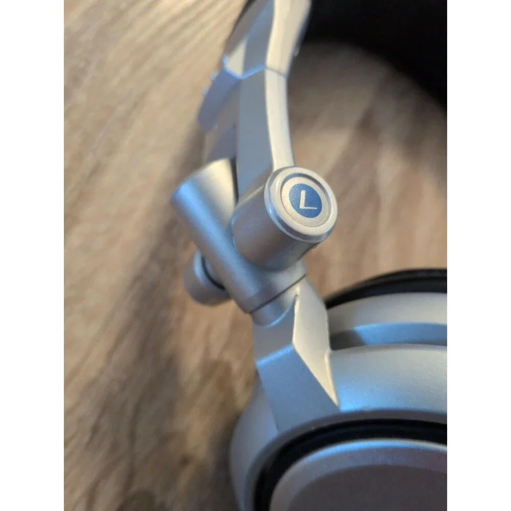 Sony MDR V700 Professional DJ Headphones Silver w/ 1/4” Plug Adapter